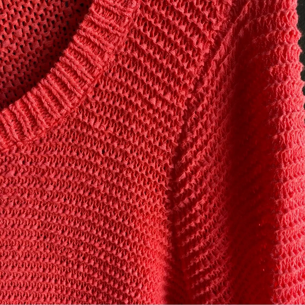 Divided H&M Hot Pink Sweater Size Medium - Picture 3 of 7